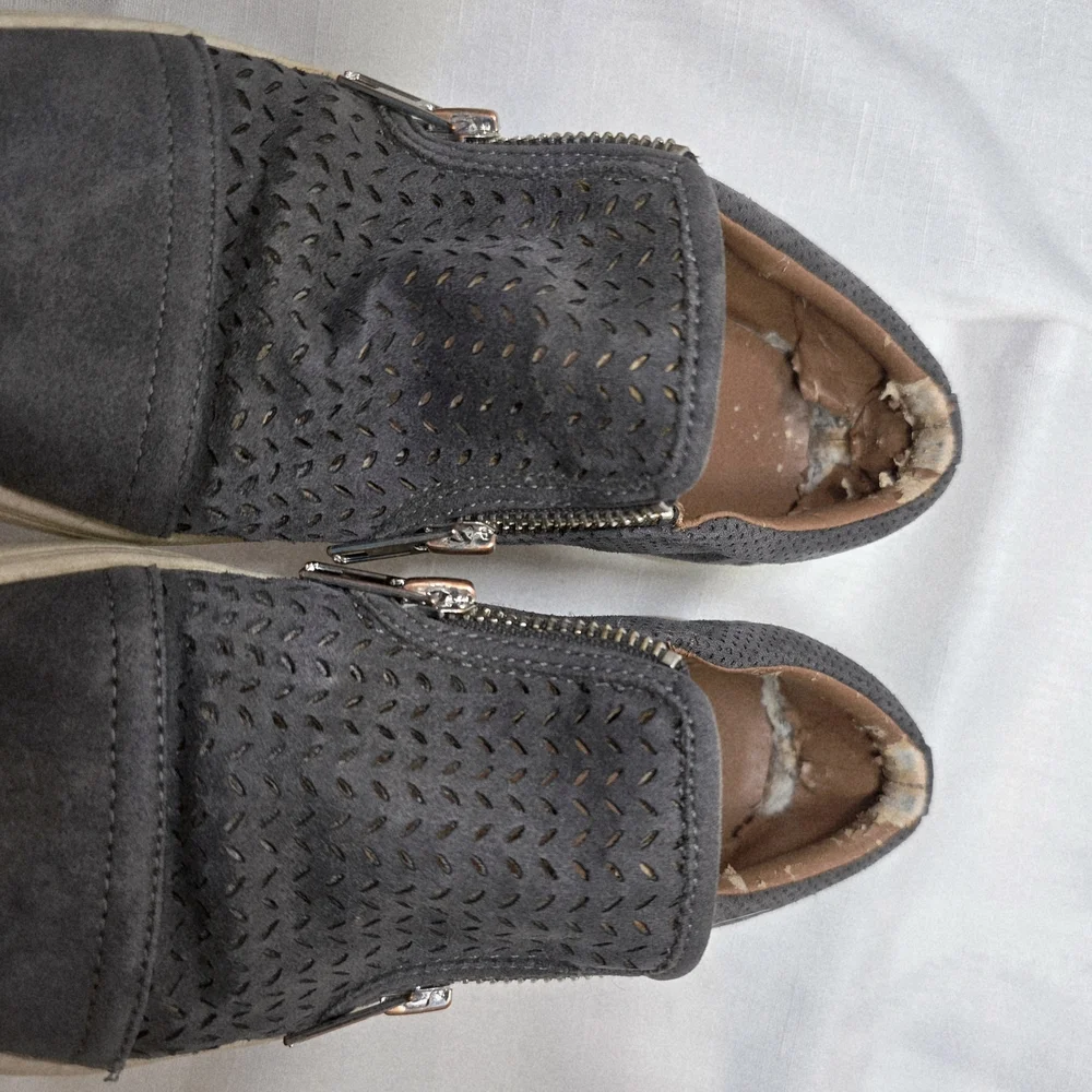 Report Footwear Alexa Perforated Double Zip Slip-On Sneakers Grey Women's 6.5